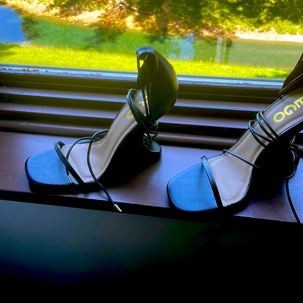 Black wrap shoes
